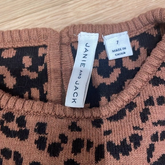 Janie and Jack Leopard print sweater with puff sleeve - Picture 3 of 5